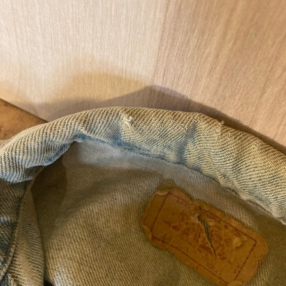 Vintage Women's Levis Jean Jacket - Denim - Picture 5 of 11